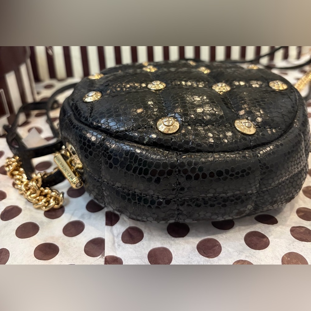 EUC! FULL INCLUSION HENRI BENDEL Black Quilted Round Crossbody with Gold Studs - Picture 7 of 14